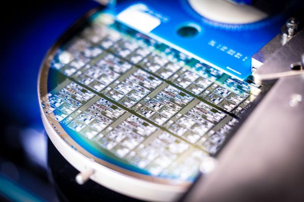 Photon Bridge 与 CPFC 达成合作，验证可扩展多波长光源的生产路径